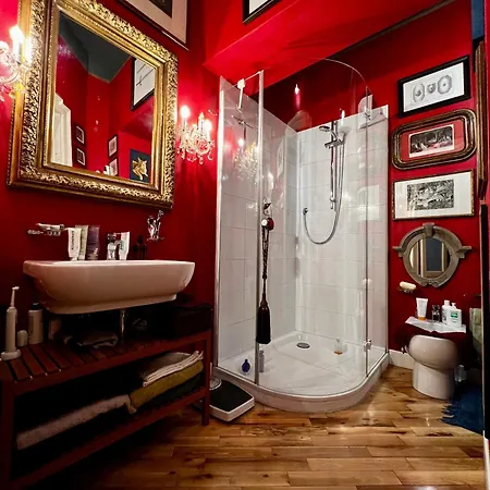 Luxury In Art Nouveau Building Next To Metro Station Bed & Breakfast Milano