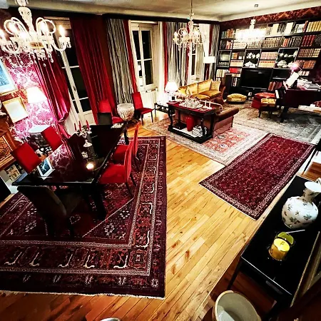Luxury In Art Nouveau Building Next To Metro Station ميلان