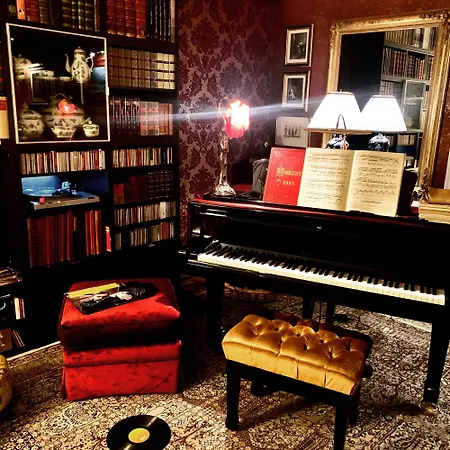 Oda ve Kahvaltı Luxury In Art Nouveau Building Next To Metro Station *