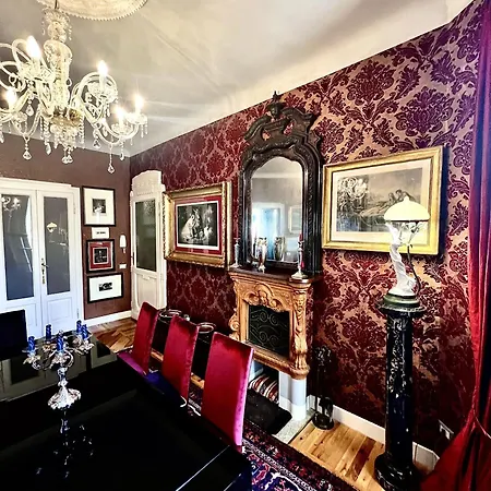 Luxury In Art Nouveau Building Next To Metro Station Oda ve Kahvaltı