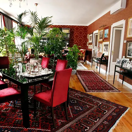 Luxury In Art Nouveau Building Next To Metro Station Oda ve Kahvaltı *