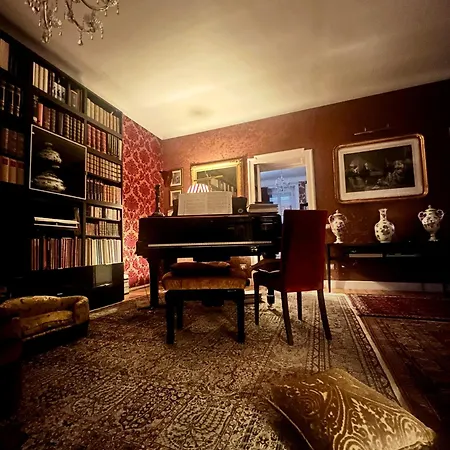 Charming Elegant In Historic Art Nouveau Building, Nocleg ze śniadaniem Mediolan