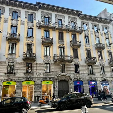 Nocleg ze śniadaniem Charming Elegant In Historic Art Nouveau Building, 3*