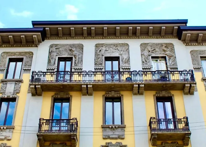 Charming Elegant In Historic Art Nouveau Building, Frühstückspension 3*