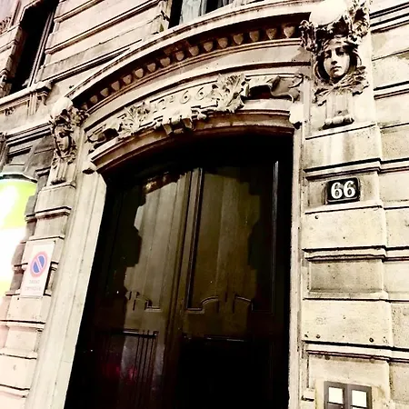 Luxury In Art Nouveau Building Next To Metro Station B&B *