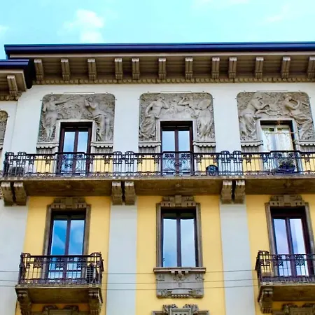 Luxury In Art Nouveau Building Next To Metro Station B&B *
